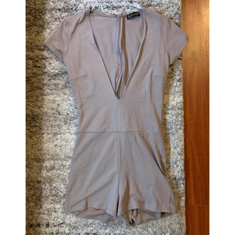 Free with purchase over $30 / Coco & Yves v neck short sleeve romper size small